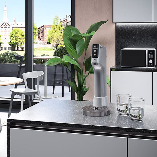 Wasserspender mit Zapfhahn